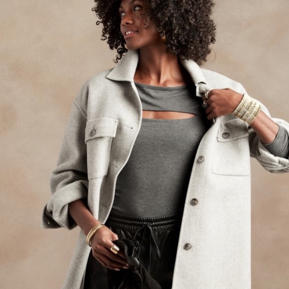 LIKE NEW! BANANA REPUBLIC Boatneck Long Sleeve Cut-Out Top Tee T-shirt in Gray M